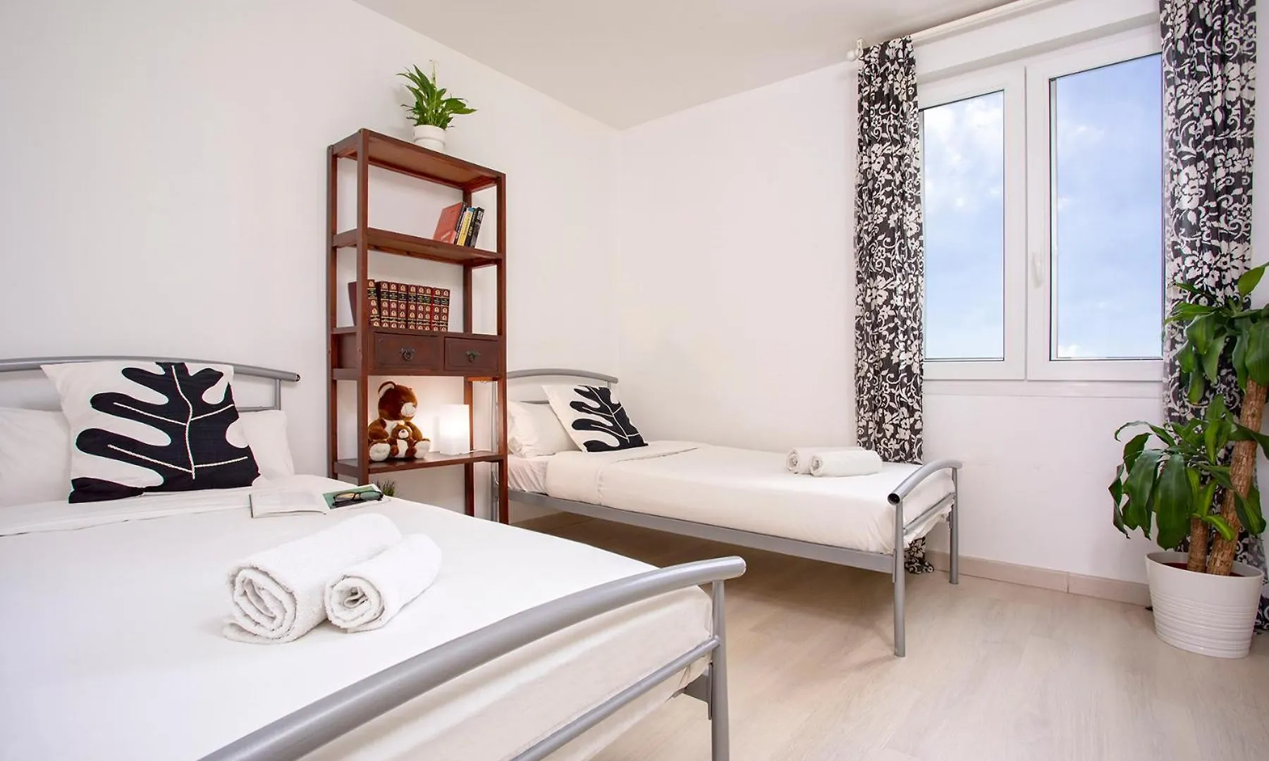 Apartment Playamar Flat In The Beach With Pool, Tennis And Paddle Court, Gardens Torremolinos
