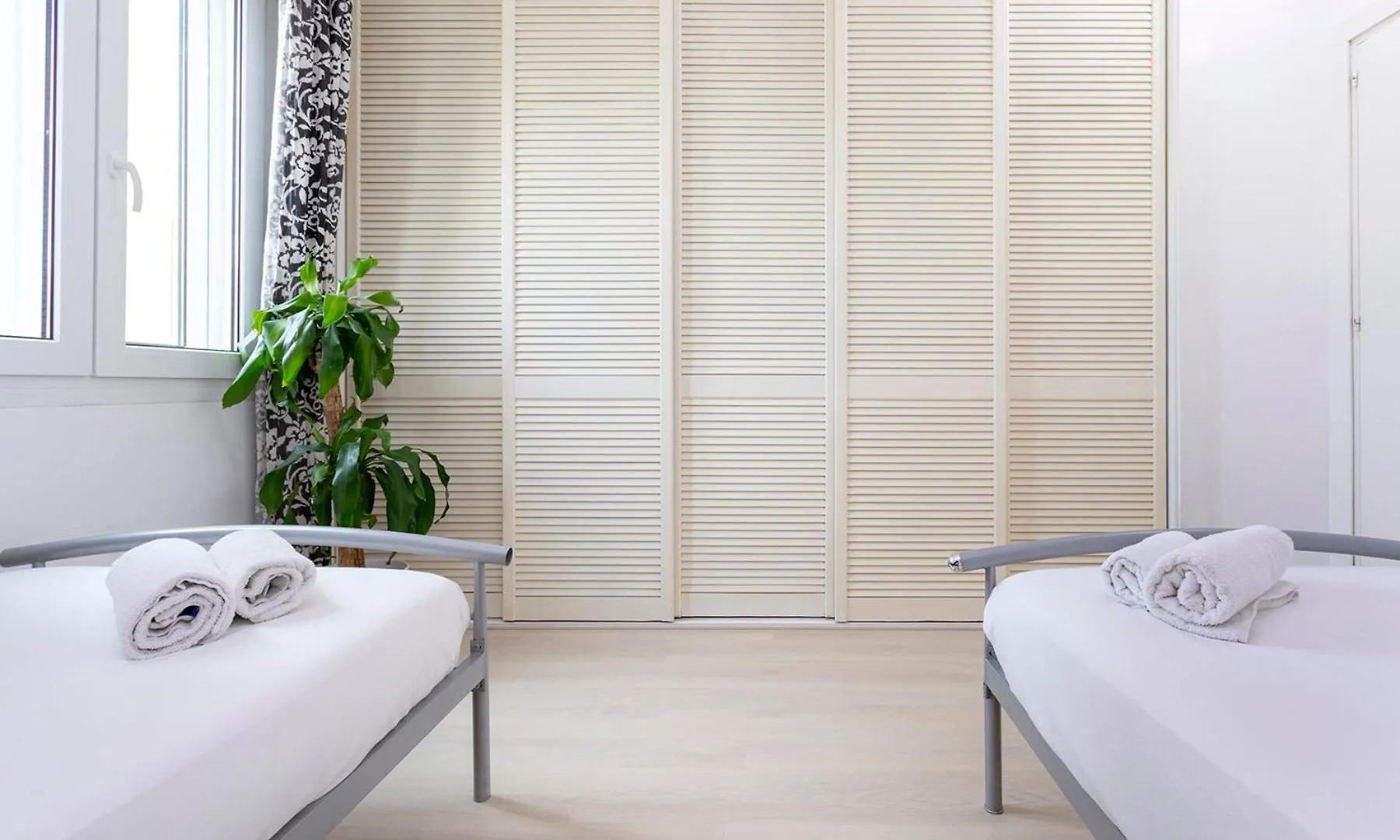Playamar Flat In The Beach With Pool, Tennis And Paddle Court, Gardens Torremolinos Apartment