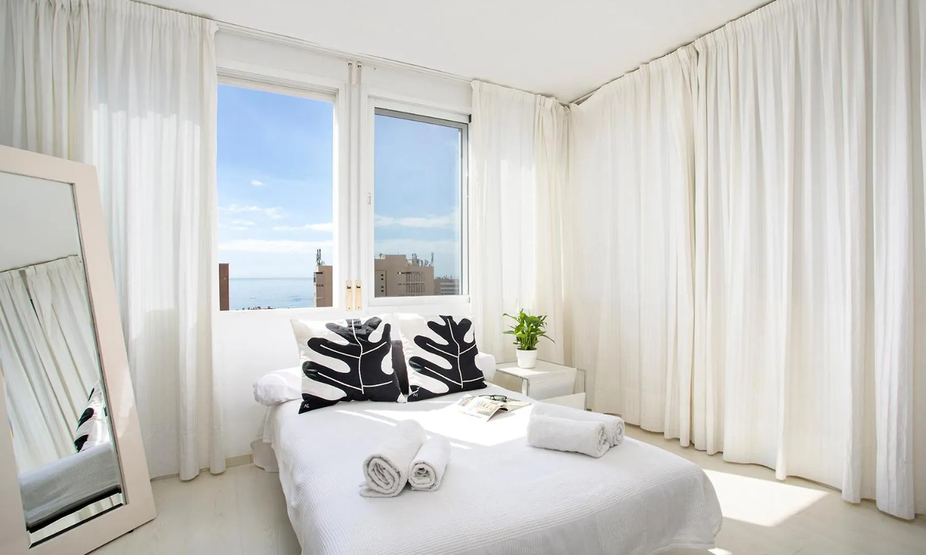 Apartment Playamar Flat In The Beach With Pool, Tennis And Paddle Court, Gardens Torremolinos